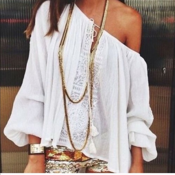 Figleaffashion Tops - 🔥Steal! Boho tassel tie blouse top
